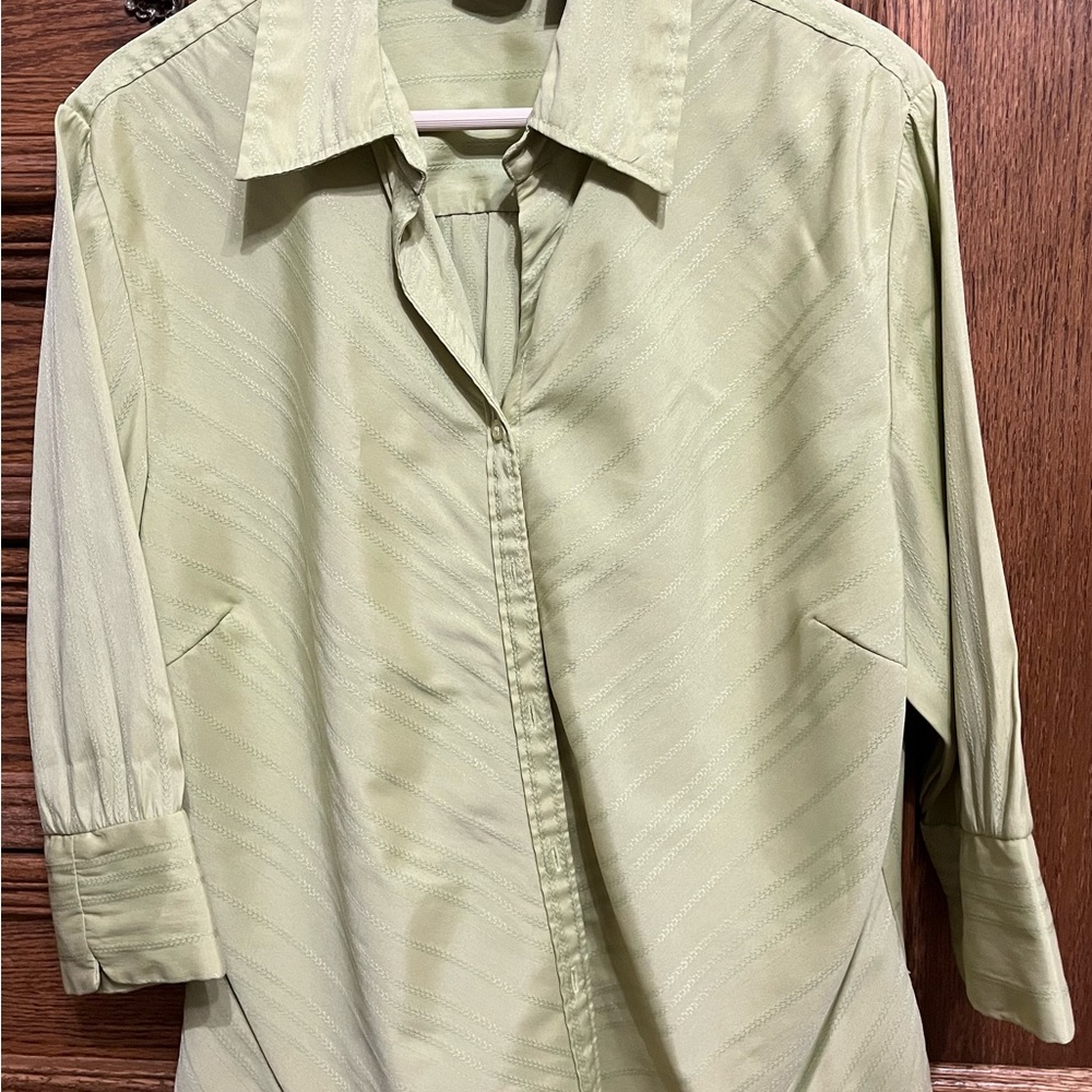 DCC green button up shirt with 3/4 length sleeves, Large, smoke free, very comfy